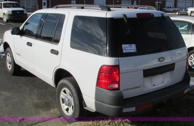 image for item F4150 2004 Ford Explorer XLS SUV