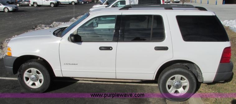image for item F4150 2004 Ford Explorer XLS SUV