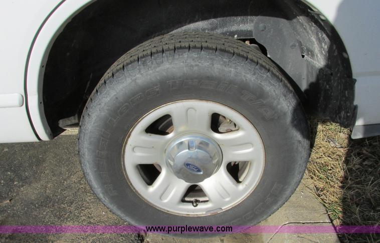 image for item F4150 2004 Ford Explorer XLS SUV