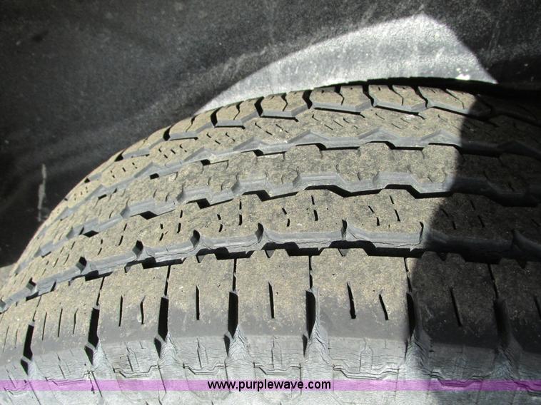 image for item F4150 2004 Ford Explorer XLS SUV