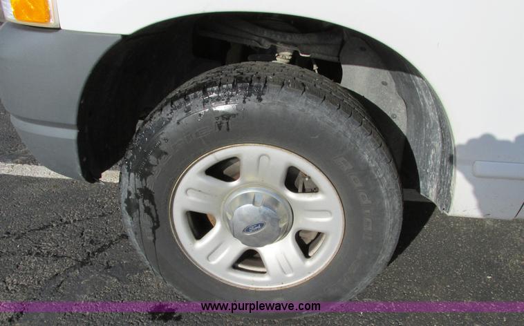 image for item F4150 2004 Ford Explorer XLS SUV