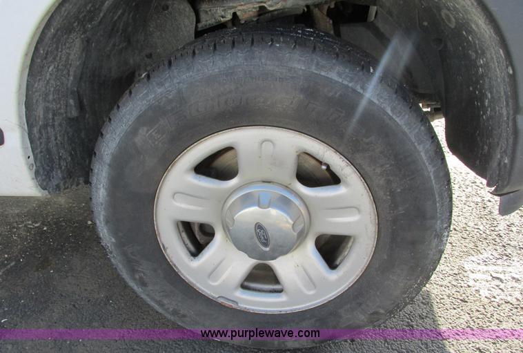 image for item F4150 2004 Ford Explorer XLS SUV