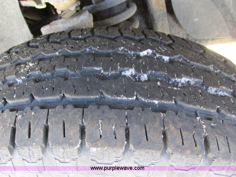 image for item F4150 2004 Ford Explorer XLS SUV