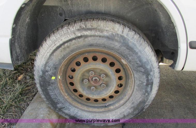 image for item F4150 2004 Ford Explorer XLS SUV