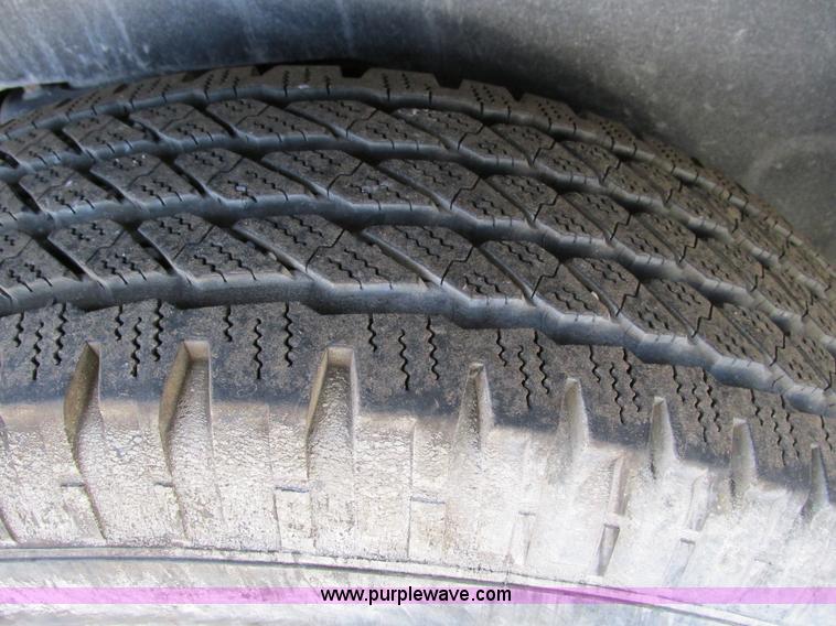 image for item F4150 2004 Ford Explorer XLS SUV