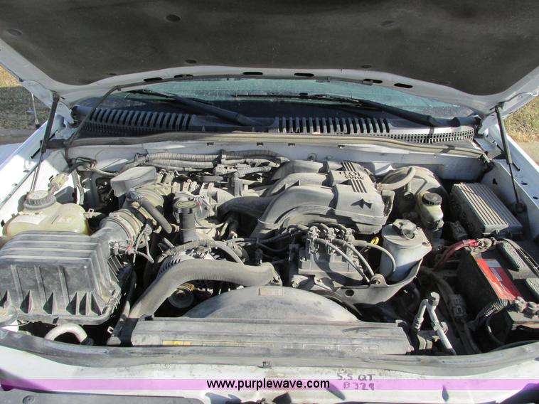 image for item F4150 2004 Ford Explorer XLS SUV