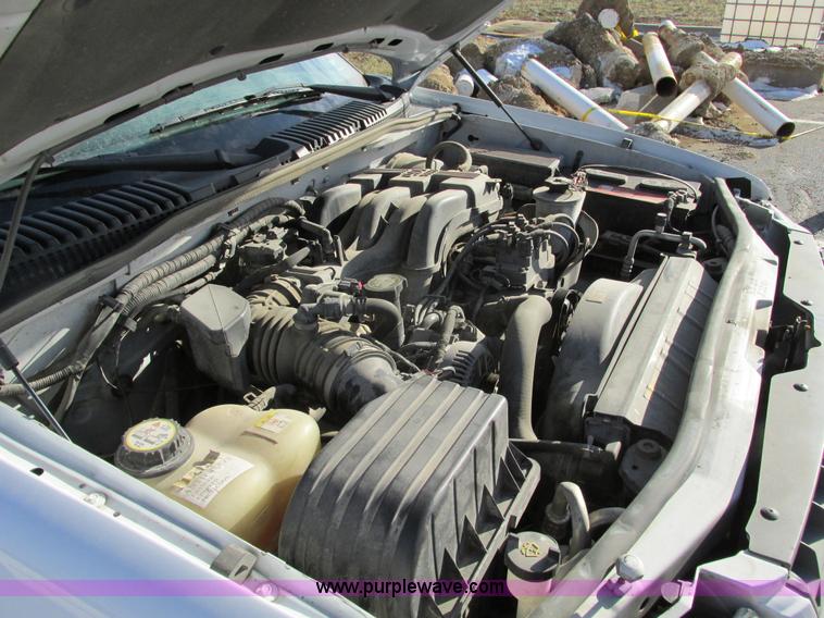 image for item F4150 2004 Ford Explorer XLS SUV