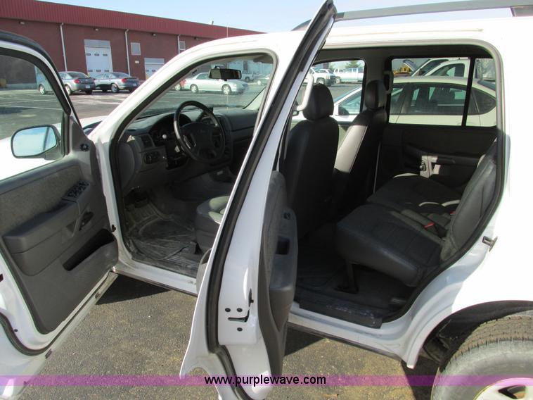 image for item F4150 2004 Ford Explorer XLS SUV