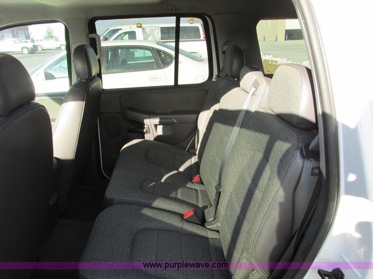 image for item F4150 2004 Ford Explorer XLS SUV