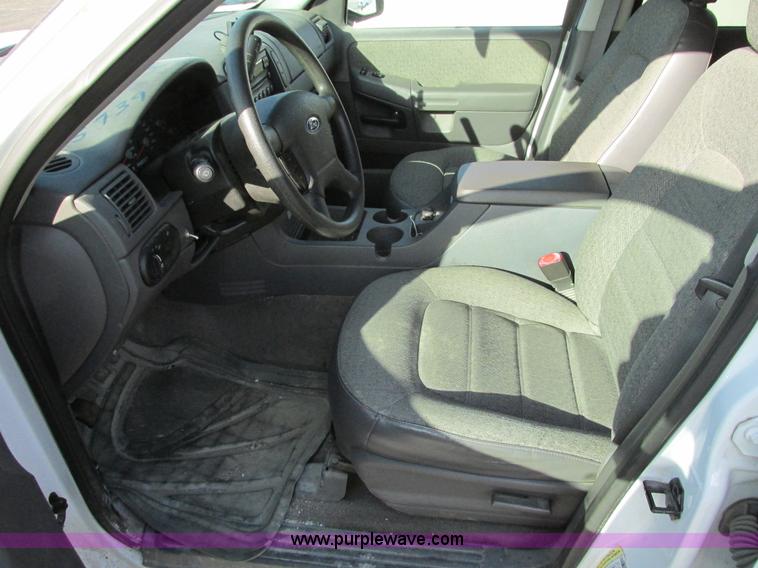 image for item F4150 2004 Ford Explorer XLS SUV