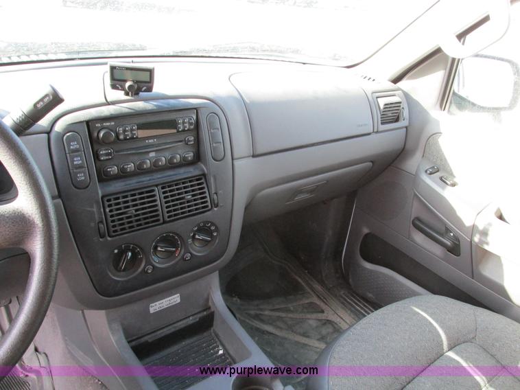 image for item F4150 2004 Ford Explorer XLS SUV