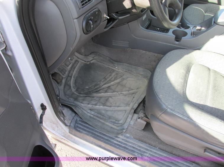 image for item F4150 2004 Ford Explorer XLS SUV