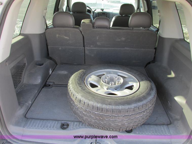 image for item F4150 2004 Ford Explorer XLS SUV