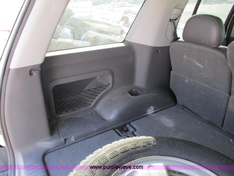 image for item F4150 2004 Ford Explorer XLS SUV