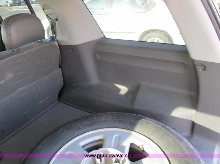 image for item F4150 2004 Ford Explorer XLS SUV