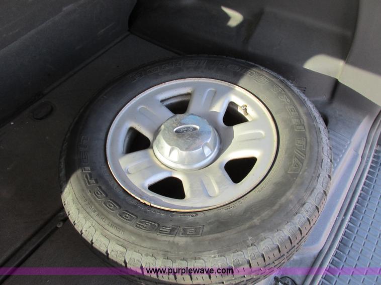 image for item F4150 2004 Ford Explorer XLS SUV