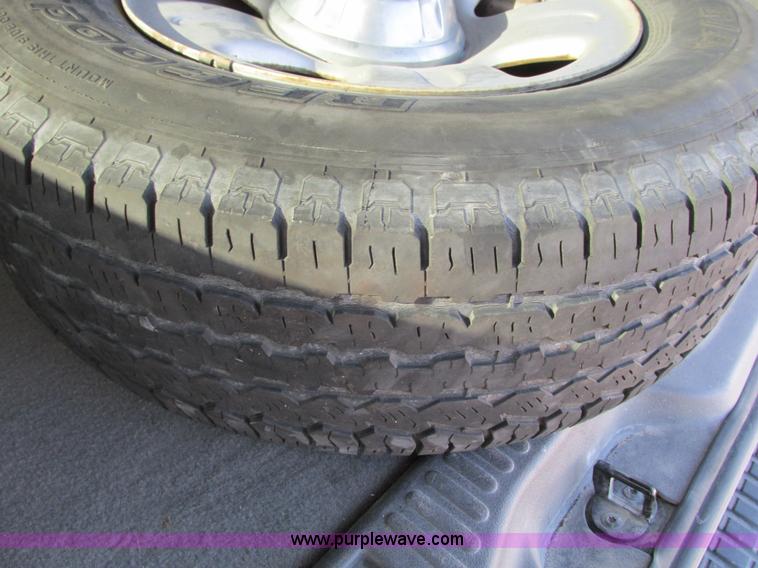 image for item F4150 2004 Ford Explorer XLS SUV