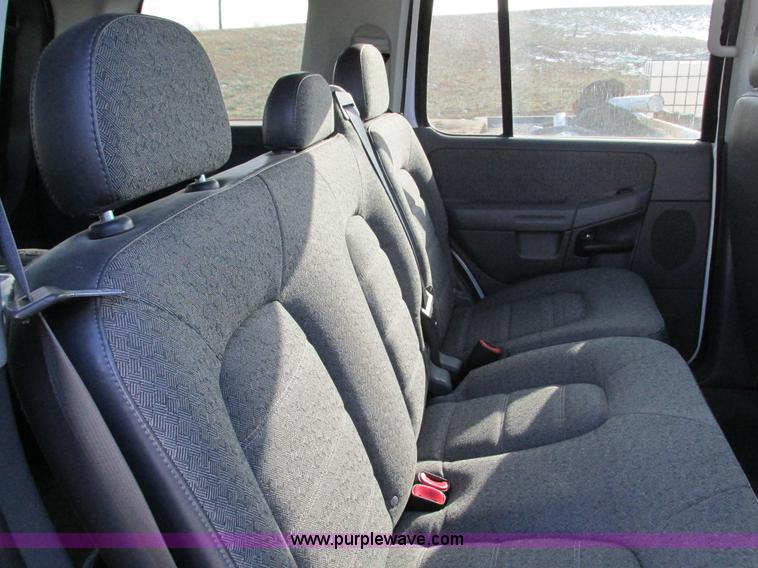 image for item F4150 2004 Ford Explorer XLS SUV