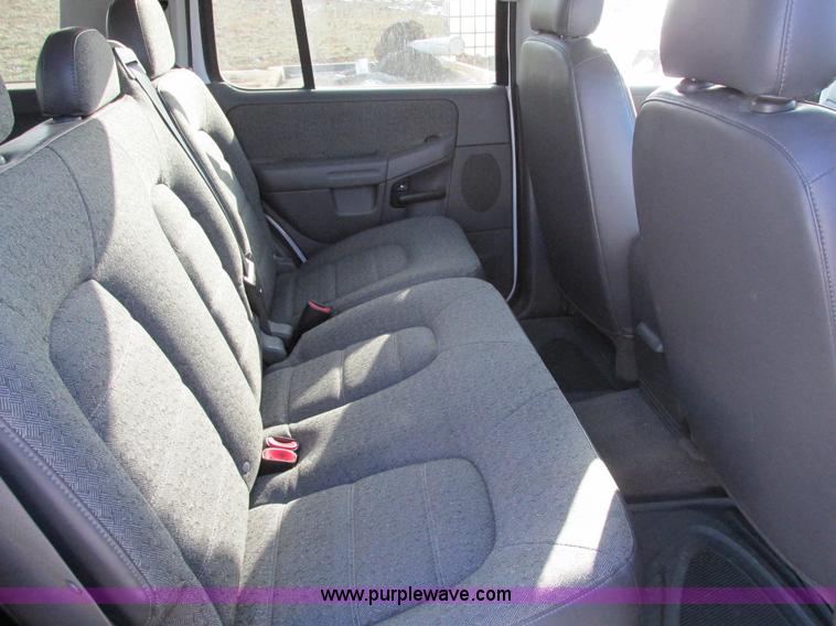 image for item F4150 2004 Ford Explorer XLS SUV