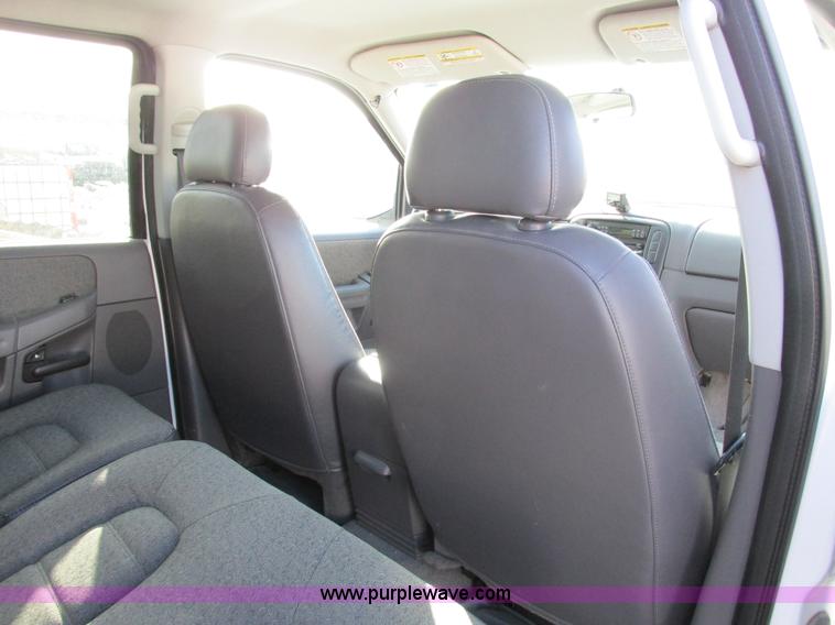 image for item F4150 2004 Ford Explorer XLS SUV