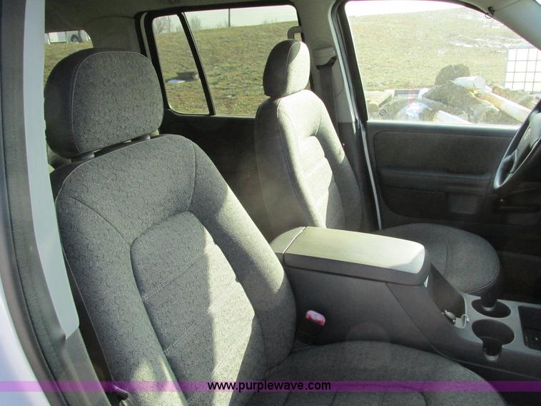 image for item F4150 2004 Ford Explorer XLS SUV