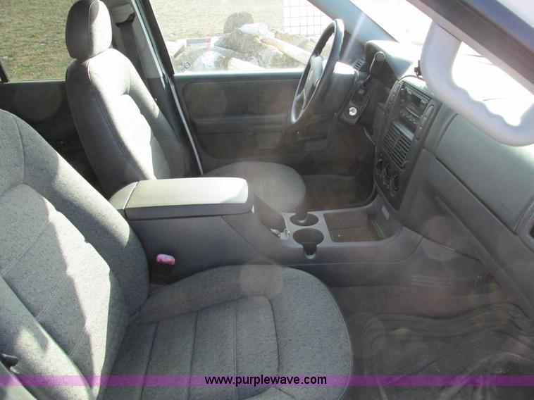 image for item F4150 2004 Ford Explorer XLS SUV