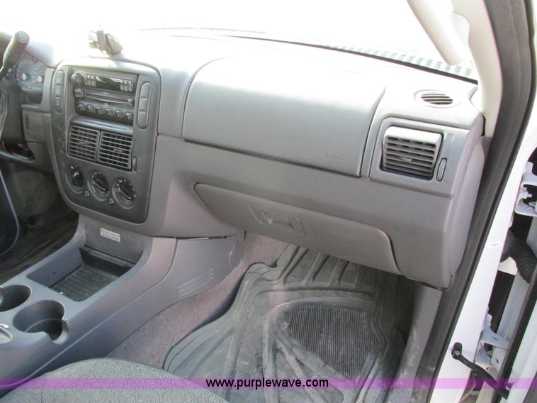 image for item F4150 2004 Ford Explorer XLS SUV