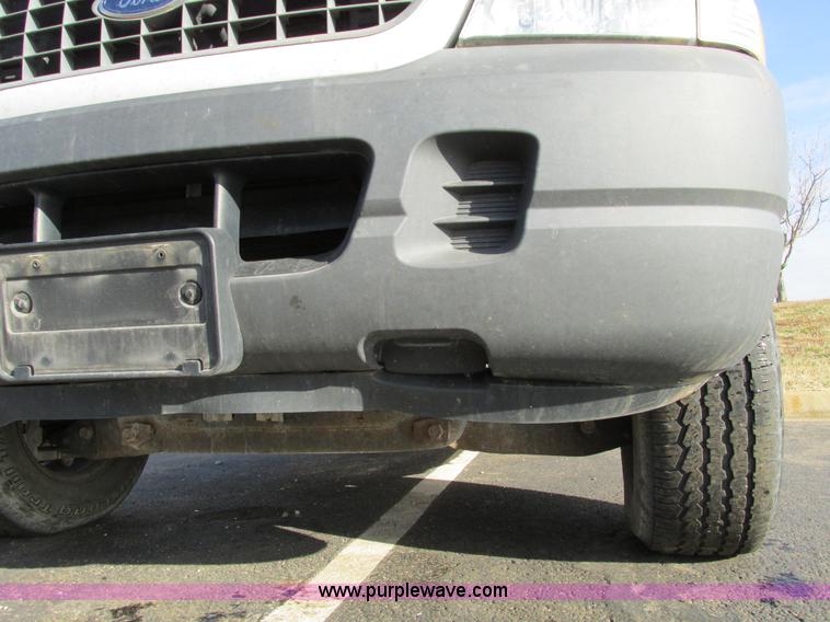 image for item F4150 2004 Ford Explorer XLS SUV