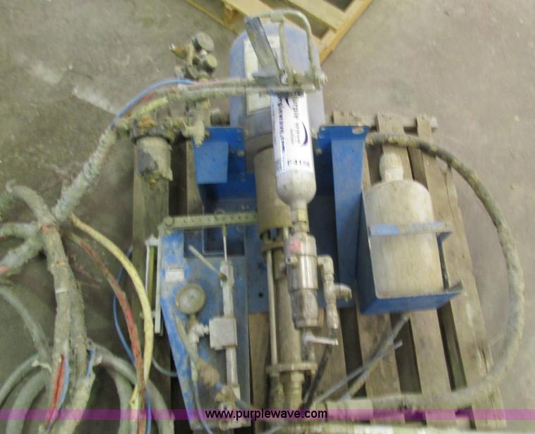 Binks wall mount chopper pump and spray gun in Odessa, MO Item F4158