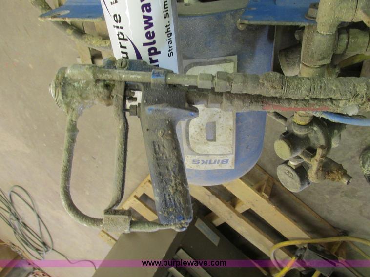 Binks wall mount chopper pump and spray gun in Odessa, MO Item F4158