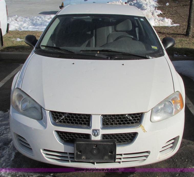 image for item F4164 2004 Dodge Stratus SE