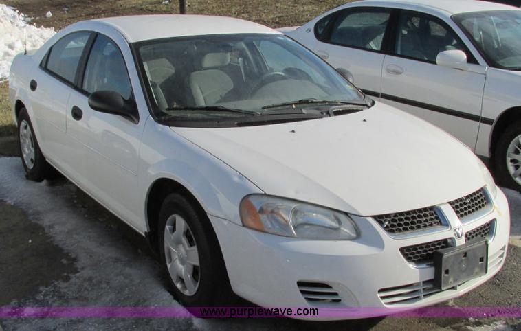 image for item F4164 2004 Dodge Stratus SE