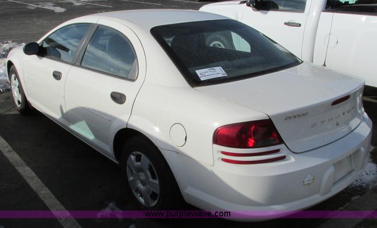 image for item F4164 2004 Dodge Stratus SE
