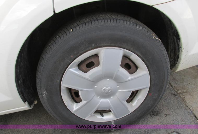 image for item F4164 2004 Dodge Stratus SE