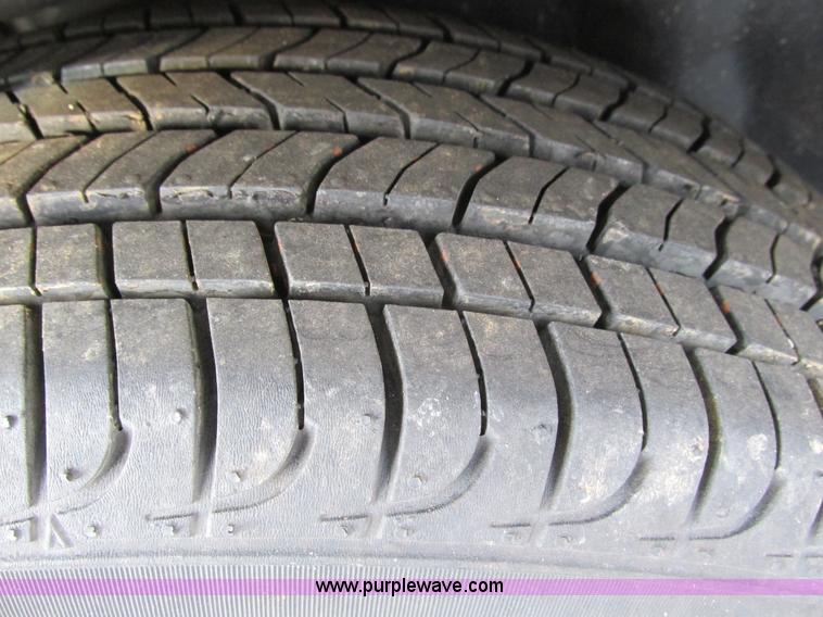 image for item F4164 2004 Dodge Stratus SE