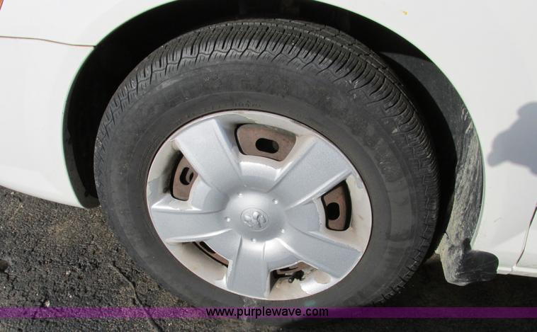 image for item F4164 2004 Dodge Stratus SE