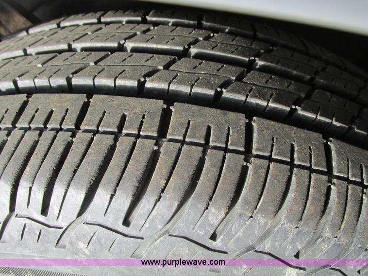 image for item F4164 2004 Dodge Stratus SE