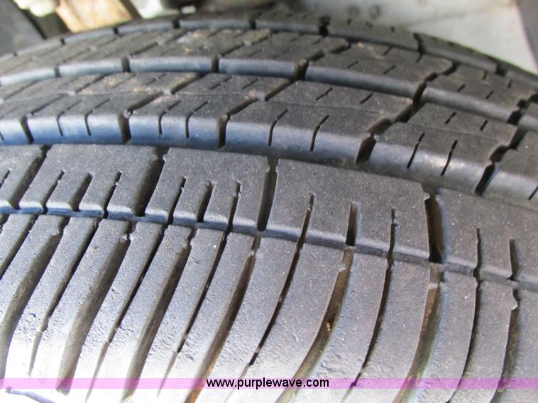 image for item F4164 2004 Dodge Stratus SE