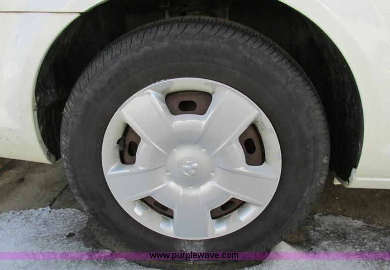 image for item F4164 2004 Dodge Stratus SE