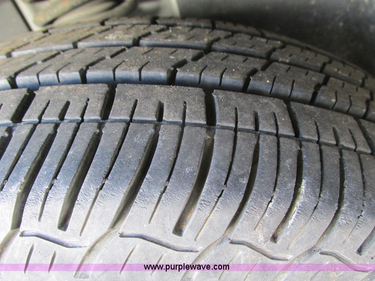 image for item F4164 2004 Dodge Stratus SE