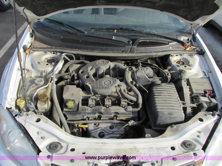 image for item F4164 2004 Dodge Stratus SE