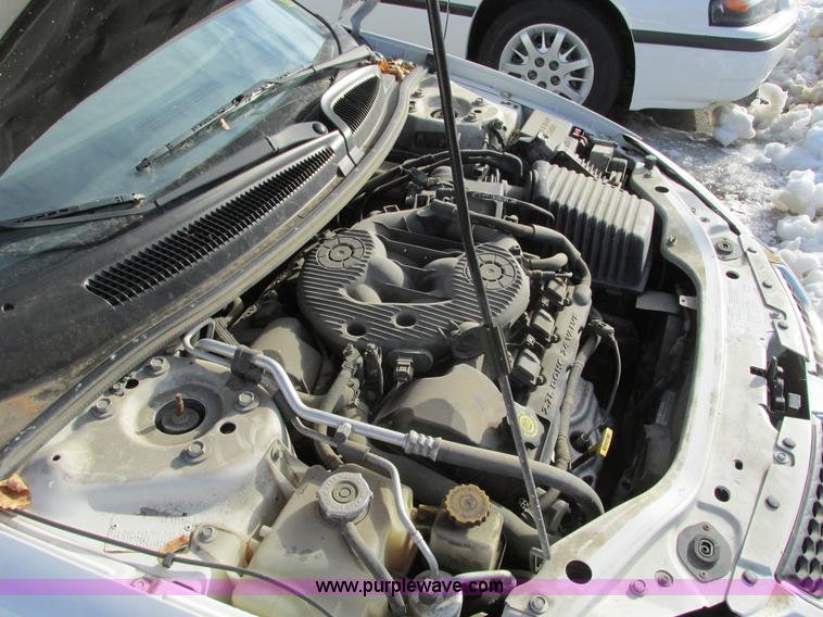 image for item F4164 2004 Dodge Stratus SE