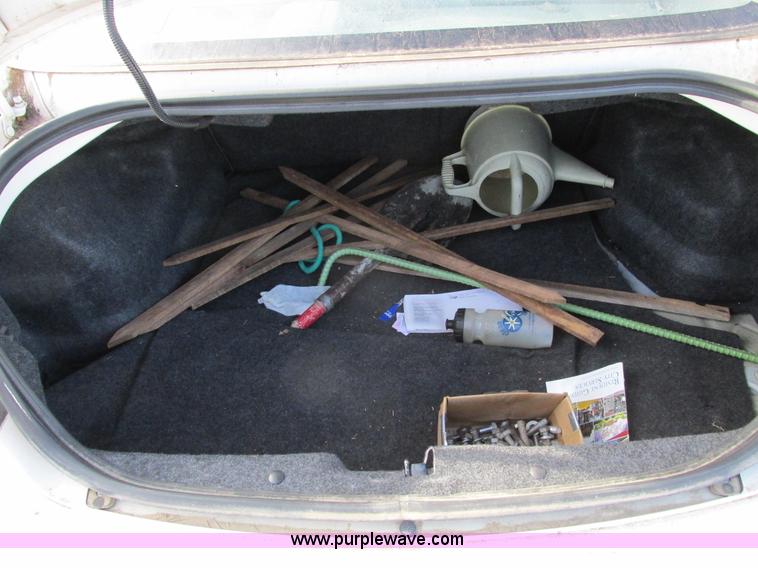 image for item F4164 2004 Dodge Stratus SE