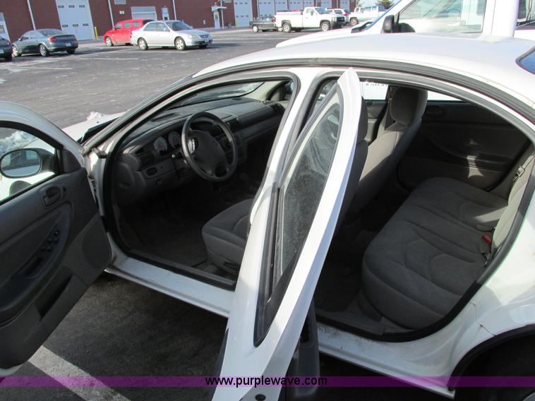 image for item F4164 2004 Dodge Stratus SE