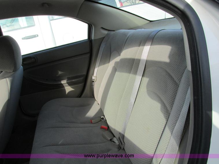 image for item F4164 2004 Dodge Stratus SE