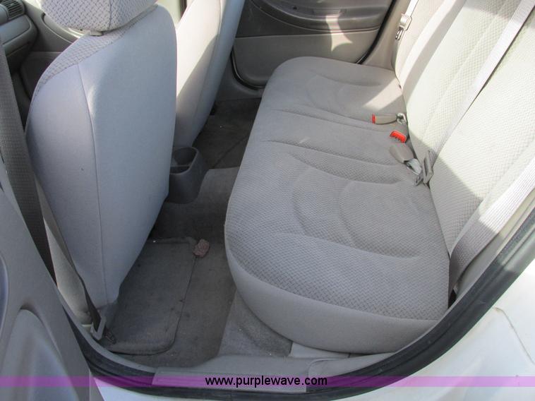 image for item F4164 2004 Dodge Stratus SE