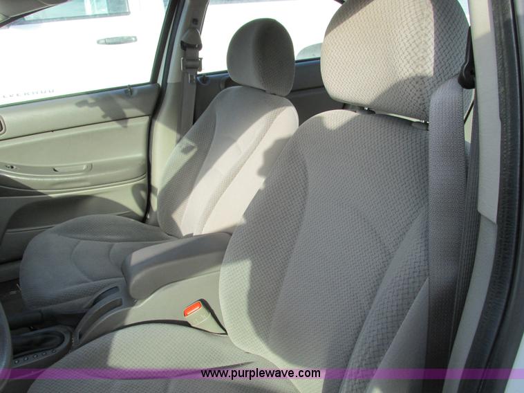 image for item F4164 2004 Dodge Stratus SE