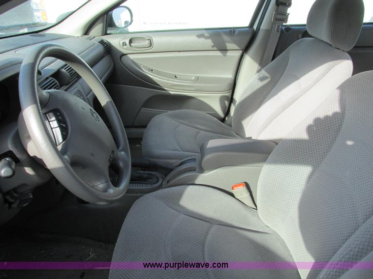 image for item F4164 2004 Dodge Stratus SE