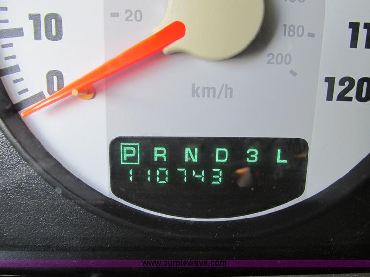 image for item F4164 2004 Dodge Stratus SE