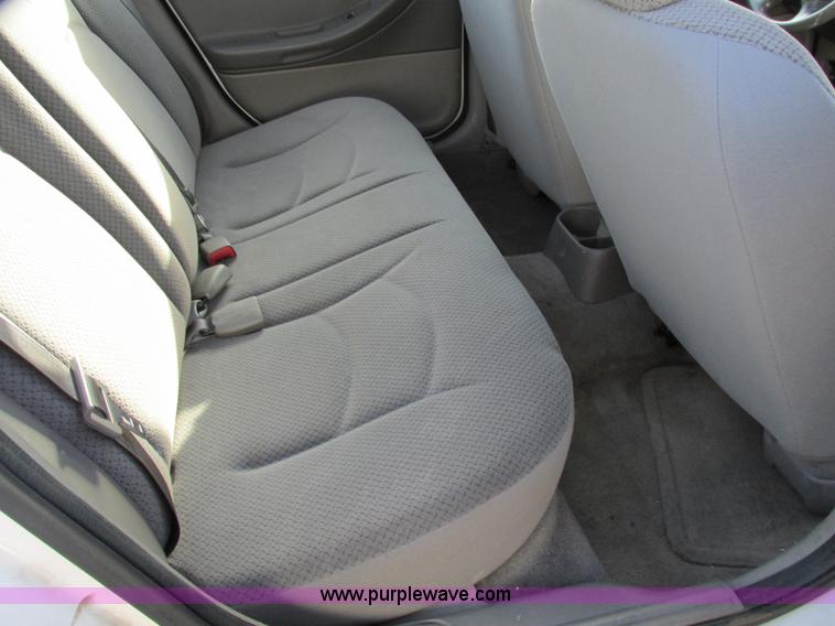 image for item F4164 2004 Dodge Stratus SE